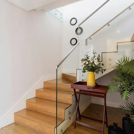 Chiado Square Apartments | Lisbon Best Apartments Апартаменты